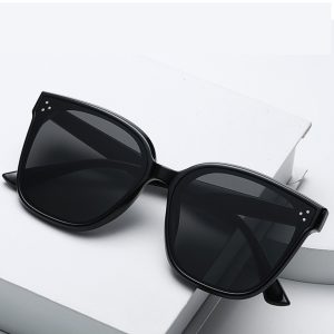 B. Mina Cat Eye Shades
